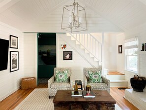 Interior - New rental. Airy cabin in the woods 3 bed/3 bath fireplace, bunk room, starlink (Highlands)