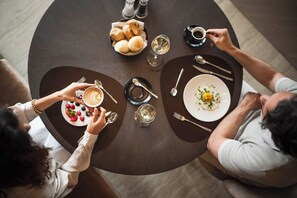 Free daily continental breakfast  - Stroblhof Lake Garda (Formaga, (BS))