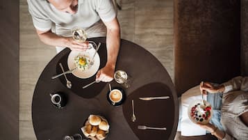 Tägliches inbegriffenes kontinentales Frühstück