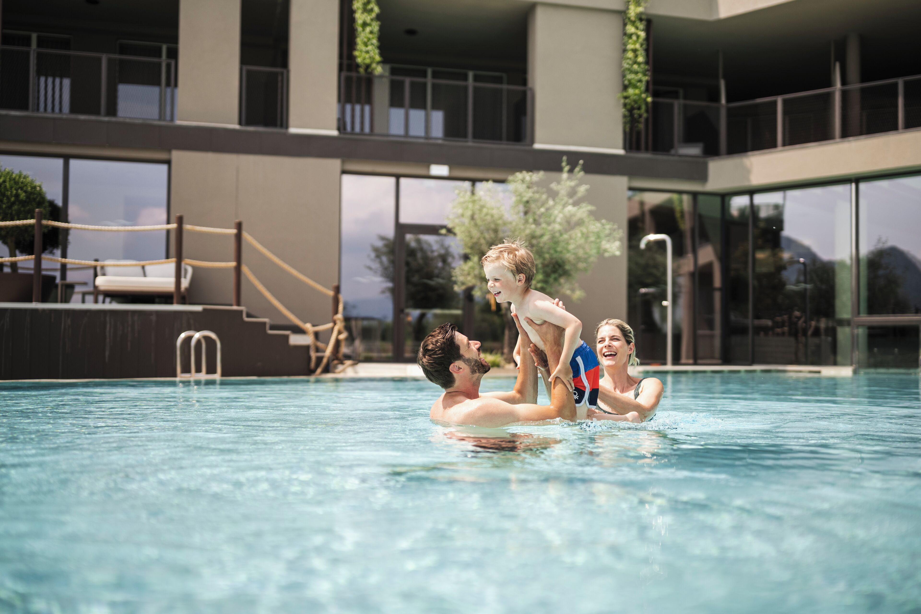 2 indoor pools, 2 outdoor pools