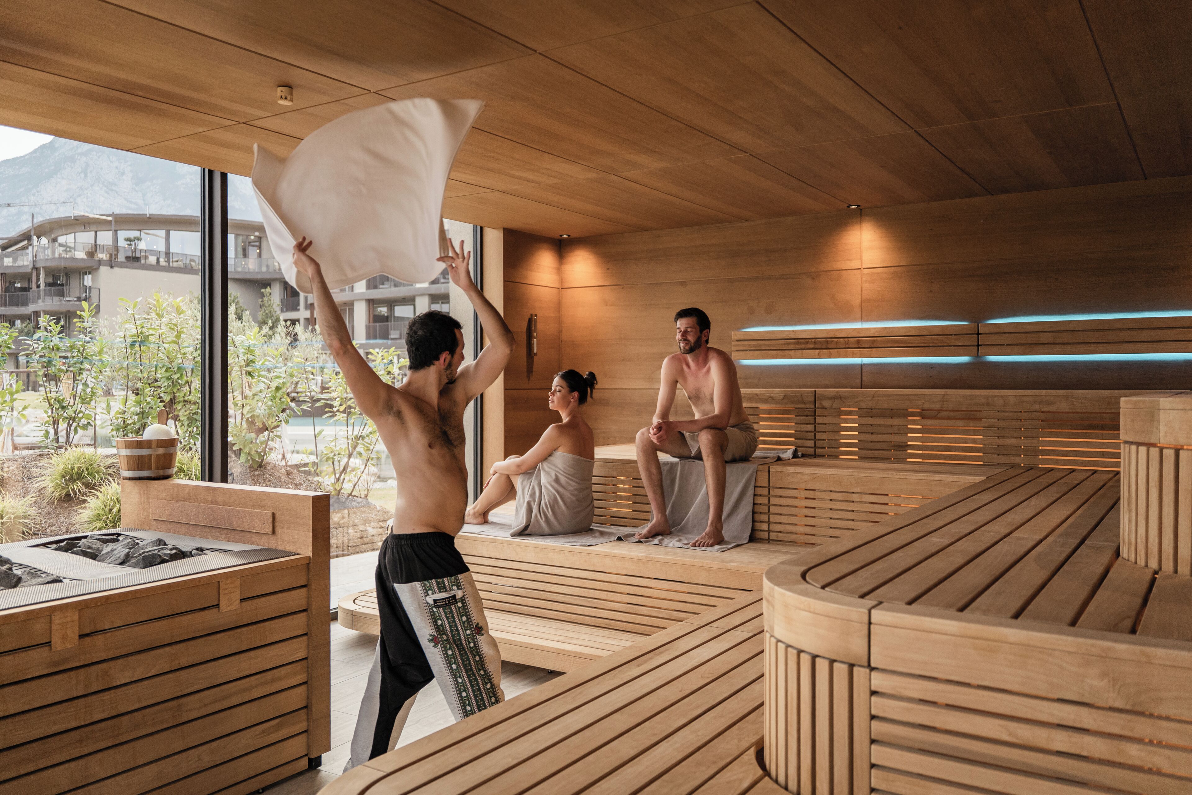Couples treatment rooms, sauna, hot tub, steam room, Turkish bath