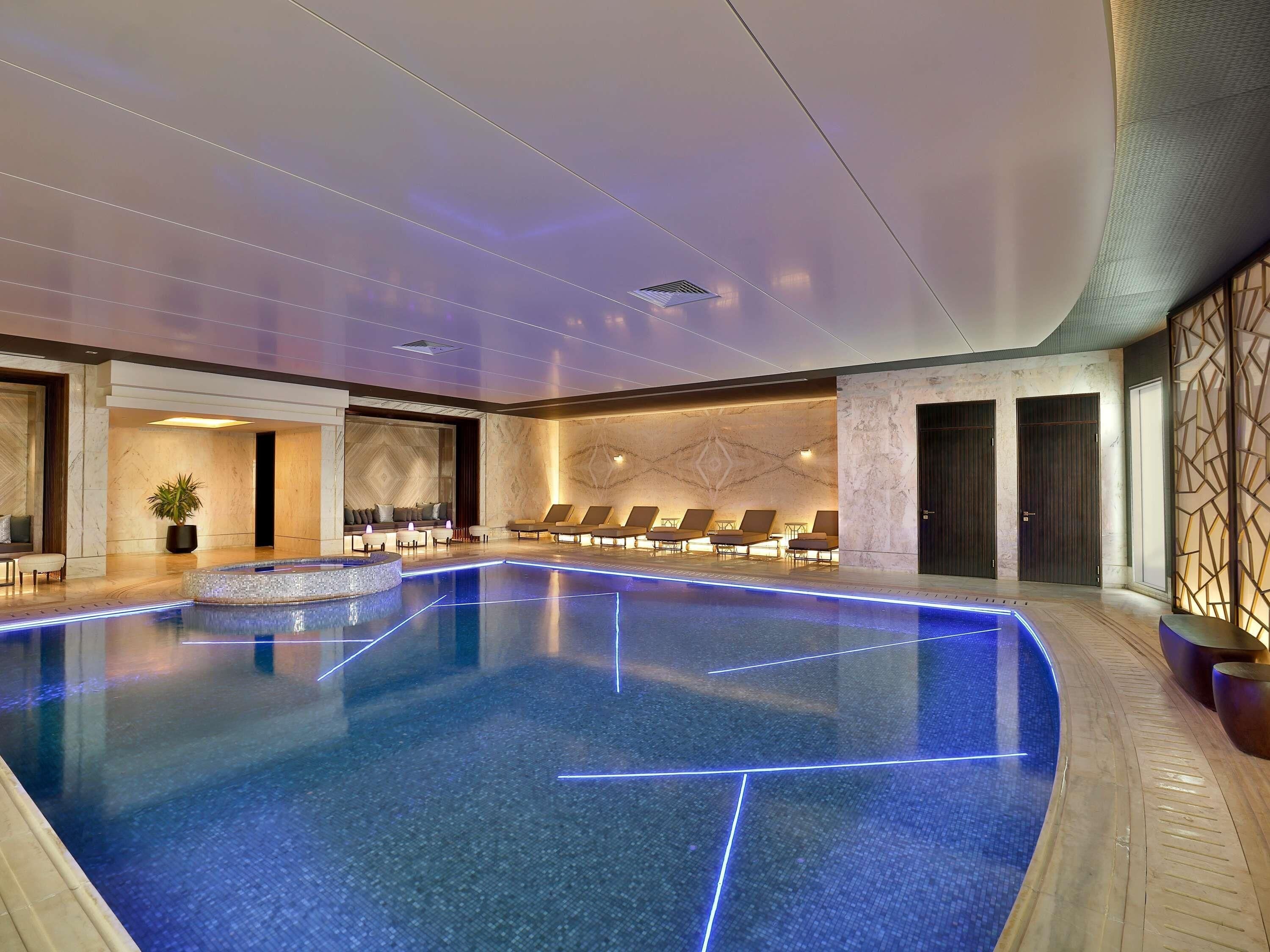 2 indoor pools
