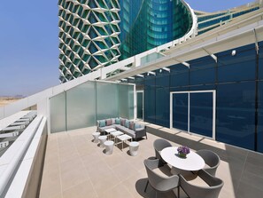 Premium bedding, in-room safe, blackout drapes, soundproofing - Sofitel Riyadh Hotel & Convention Centre (Riyadh)