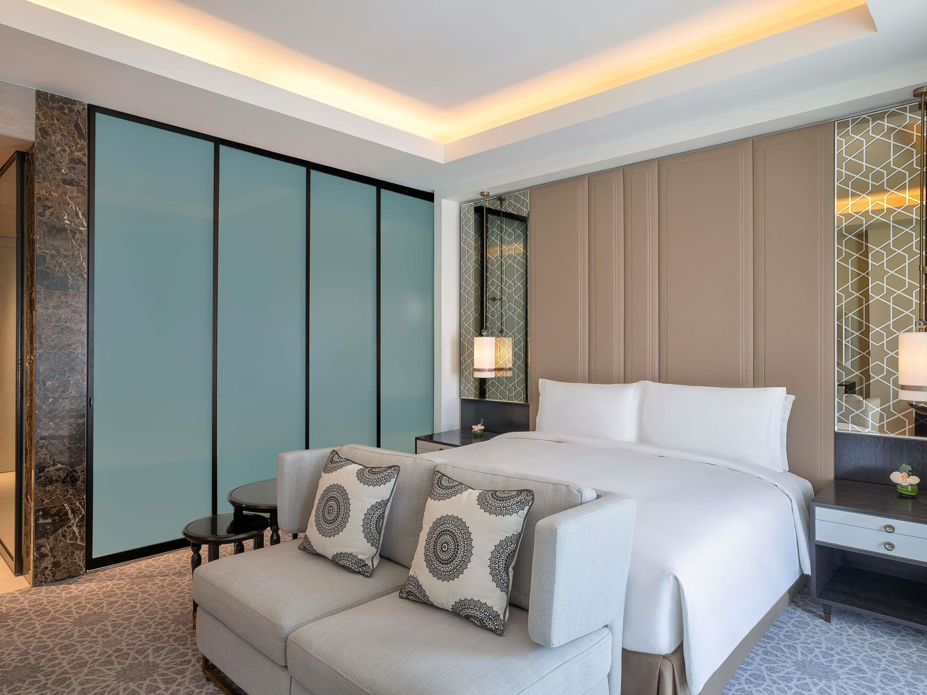 Premium bedding, in-room safe, blackout curtains, soundproofing