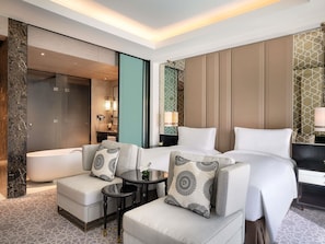 Chambre Deluxe, 2 lits jumeaux, vue sur la ville | Literie de qualitĂ©, coffre-fort, rideaux dâobscurcissement