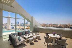 Suite Junior, 1 letto king, terrazzo, vista città | Terrazza/patio