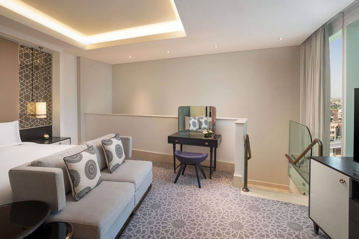 Suite, 1 King Bed (Duplex)