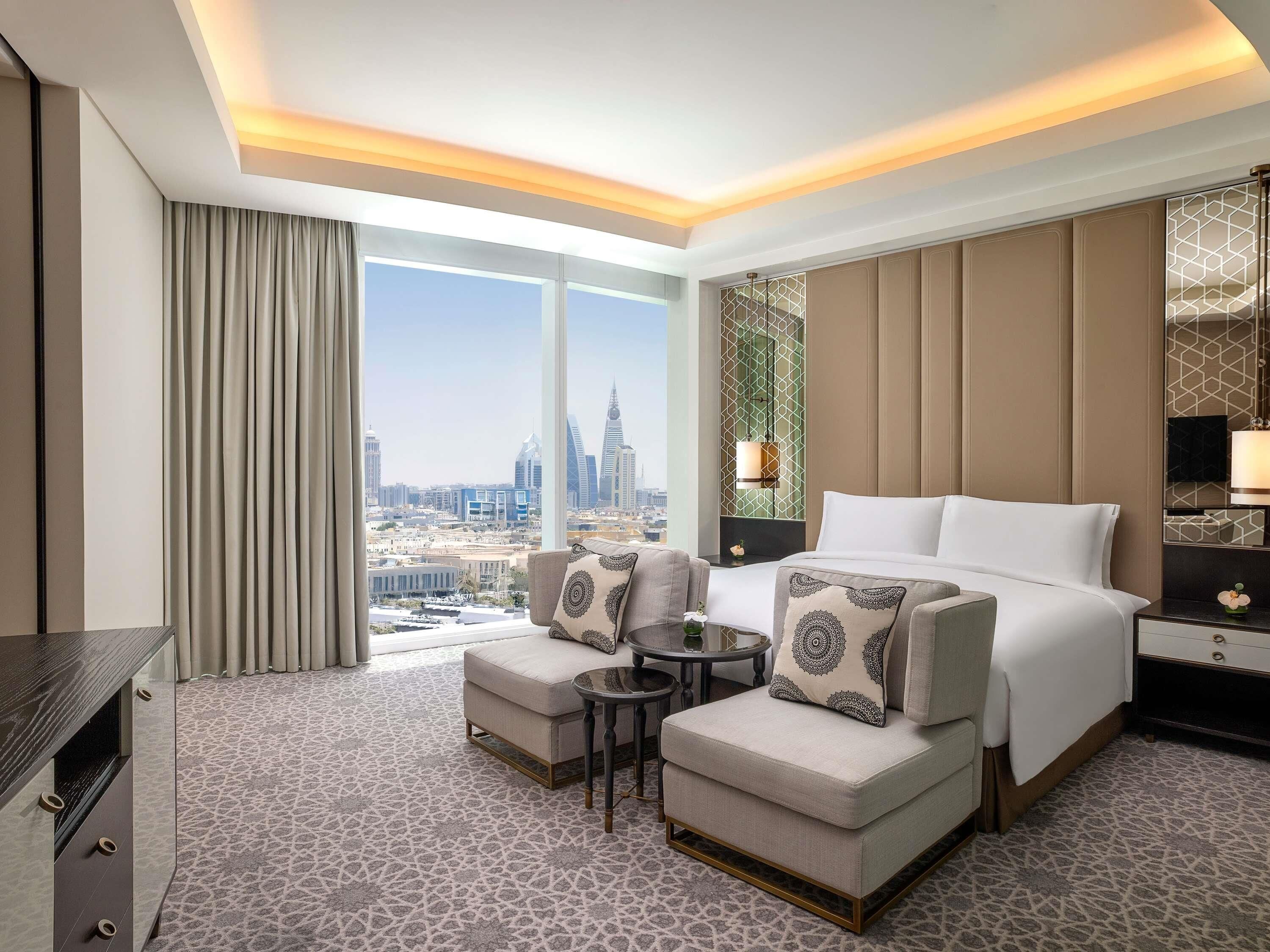 Signature Suite Panoramic City View, High Floor, 1 King Bed | Premium bedding, in-room safe, blackout curtains, soundproofing