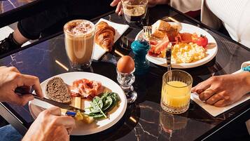 Café da manhã feito na hora durante a semana (NZD 42 por pessoa)