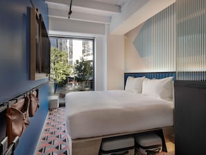 Kamar, 1 Tempat Tidur Queen, pemandangan kota (Tribe Essential) | Brankas, tirai kedap cahaya, setrika/meja setrika, dan Wi-Fi gratis