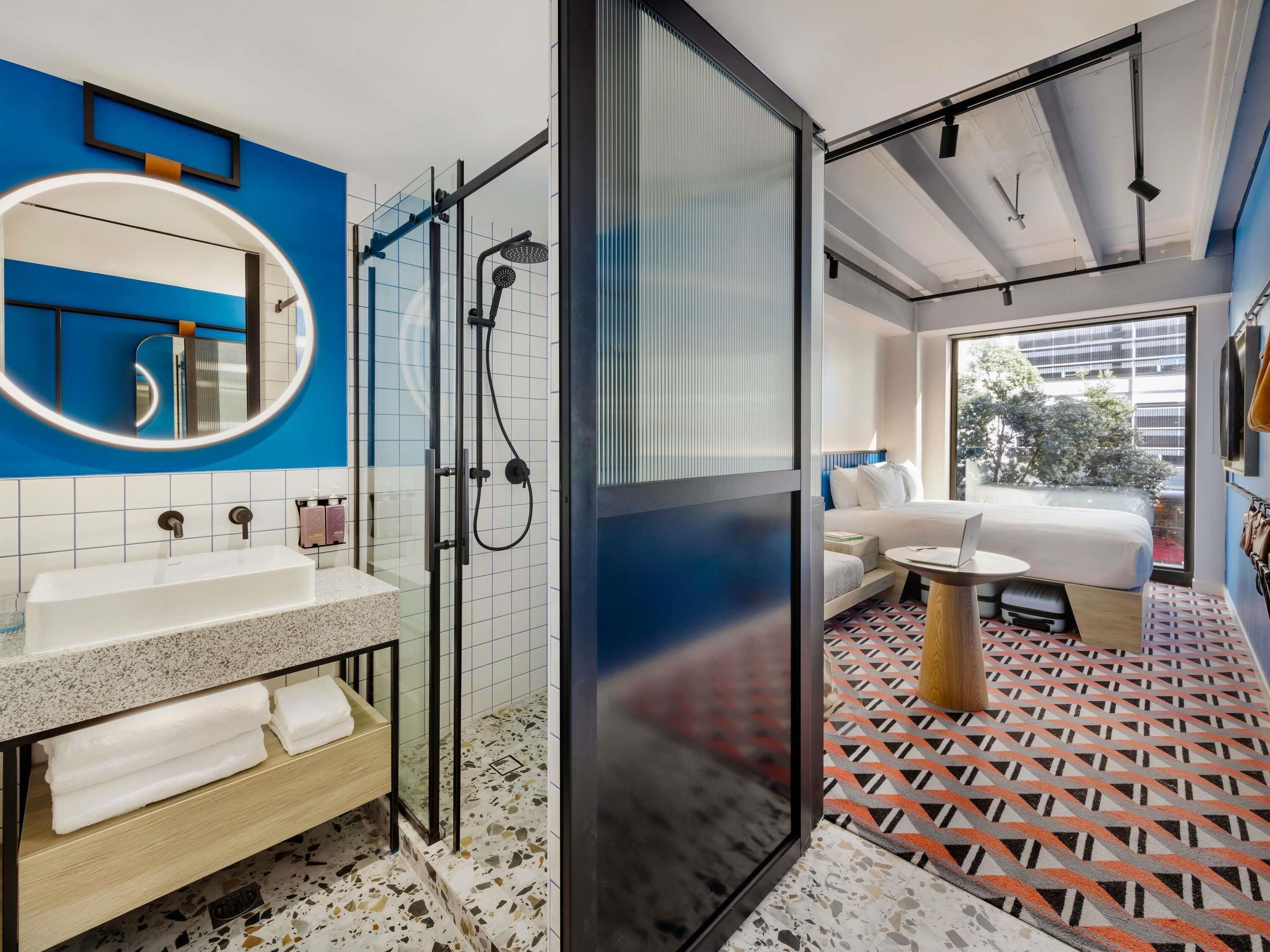 Kamar, 1 Tempat Tidur Queen, pemandangan kota (Tribe Extra) | Brankas, tirai kedap cahaya, setrika/meja setrika, dan Wi-Fi gratis