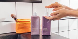 Een douche, een regendouche, een haardroger, handdoeken