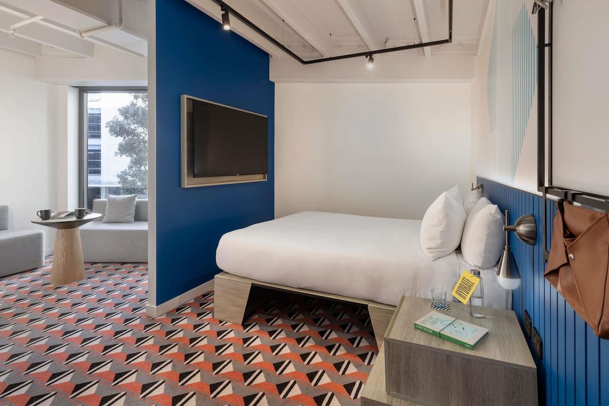 Tallelokero huoneessa, silitysrauta/-lauta, ilmainen Wi-Fi