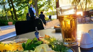 Alfresco dining