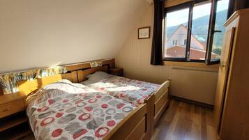 3 bedrooms, iron/ironing board, travel cot, free WiFi