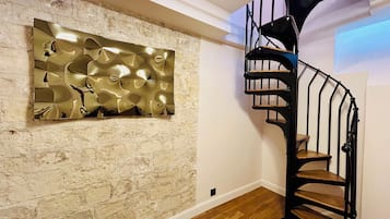 Studio Atelier | 1 bedroom, in-room safe, blackout drapes, soundproofing