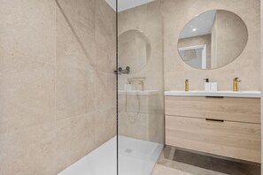 Shower, hair dryer, toilet paper