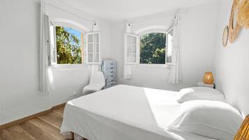 4 slaapkamers, een strijkplank/strijkijzer, wifi, beddengoed