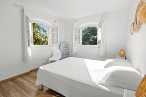 4 chambres, fer et planche à repasser, Wi-Fi, draps fournis
