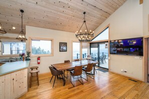 Dining - MilkyWay_Lake Views! Air Conditioning, 3850SqFt, 3 Story, Game Room + HOA Amenities (Truckee)