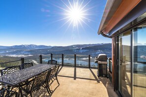 Outdoor dining - MilkyWay_Lake Views! Air Conditioning, 3850SqFt, 3 Story, Game Room + HOA Amenities (Truckee)