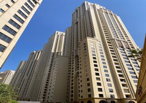 Front of property - JBR Rimal 1 Spacious 3BR close to Beach (Dubai)