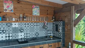 Fridge, microwave, stovetop, coffee/tea maker