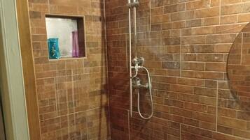 Toallas y papel de baño