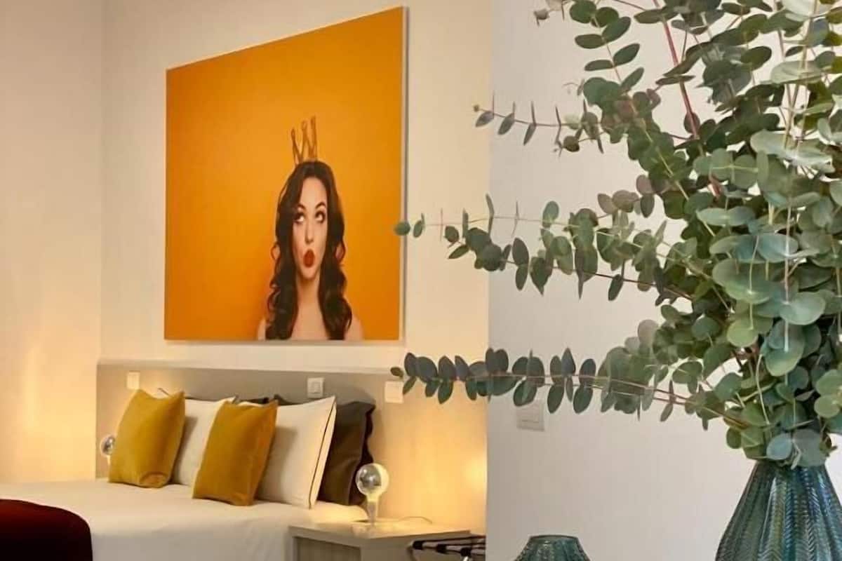 Family Studio | In-room safe, desk, laptop workspace, iron/ironing board