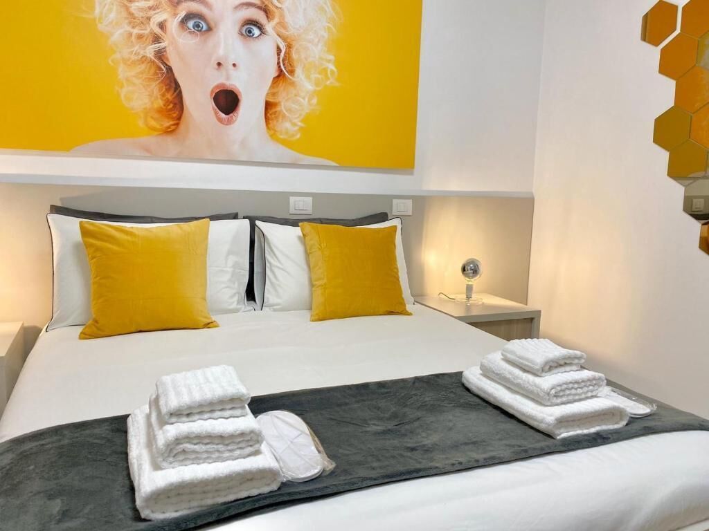 Studio – basic | Safe på rommet, skrivebord og skrivebord for bærbar PC