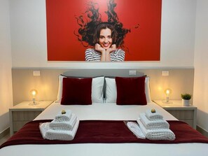 In-room safe, desk, laptop workspace, iron/ironing board - BEEAPARTMENTS  (Bari)