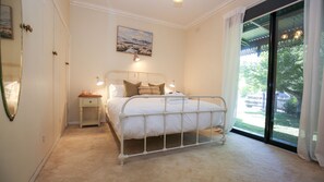 5 Schlafzimmer, Schreibtisch, Bügeleisen/Bügelbrett, kostenloses WLAN