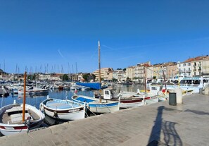 Marina - Cosy apartment, right in the center, 200m from the port  (La Ciotat)