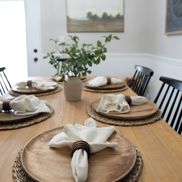 Dining - Peaceful Palm a Charming 3-bedroom house near Babcock Ranch, in Fort Myers (Fort Myers)