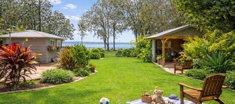 Absolute Waterfront | Sleeps 10 | Family Retreat