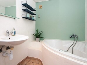 House | Spa treatment - 2 Person Holiday Home in Hojer (Højer)