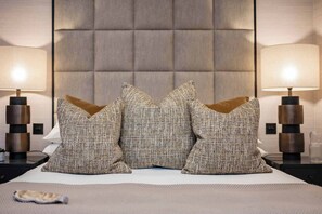 2 Schlafzimmer, Schreibtisch, Bügeleisen/Bügelbrett, Reisekinderbett