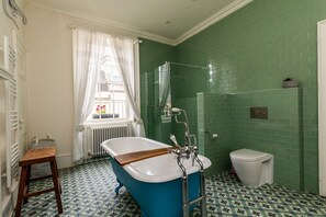 Casa | 5 quartos, acesso à internet de alta velocidade