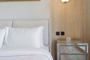 Bureau, fer et planche à repasser, Wi-Fi