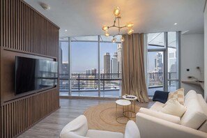 TV - StayShort - DIFC Sky Gardens Upscale Studio Apartment | Sleeps 4 (Dubai)