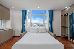 Executive Room | Bar mini, meja, ruang kerja komputer riba, kalis bunyi
