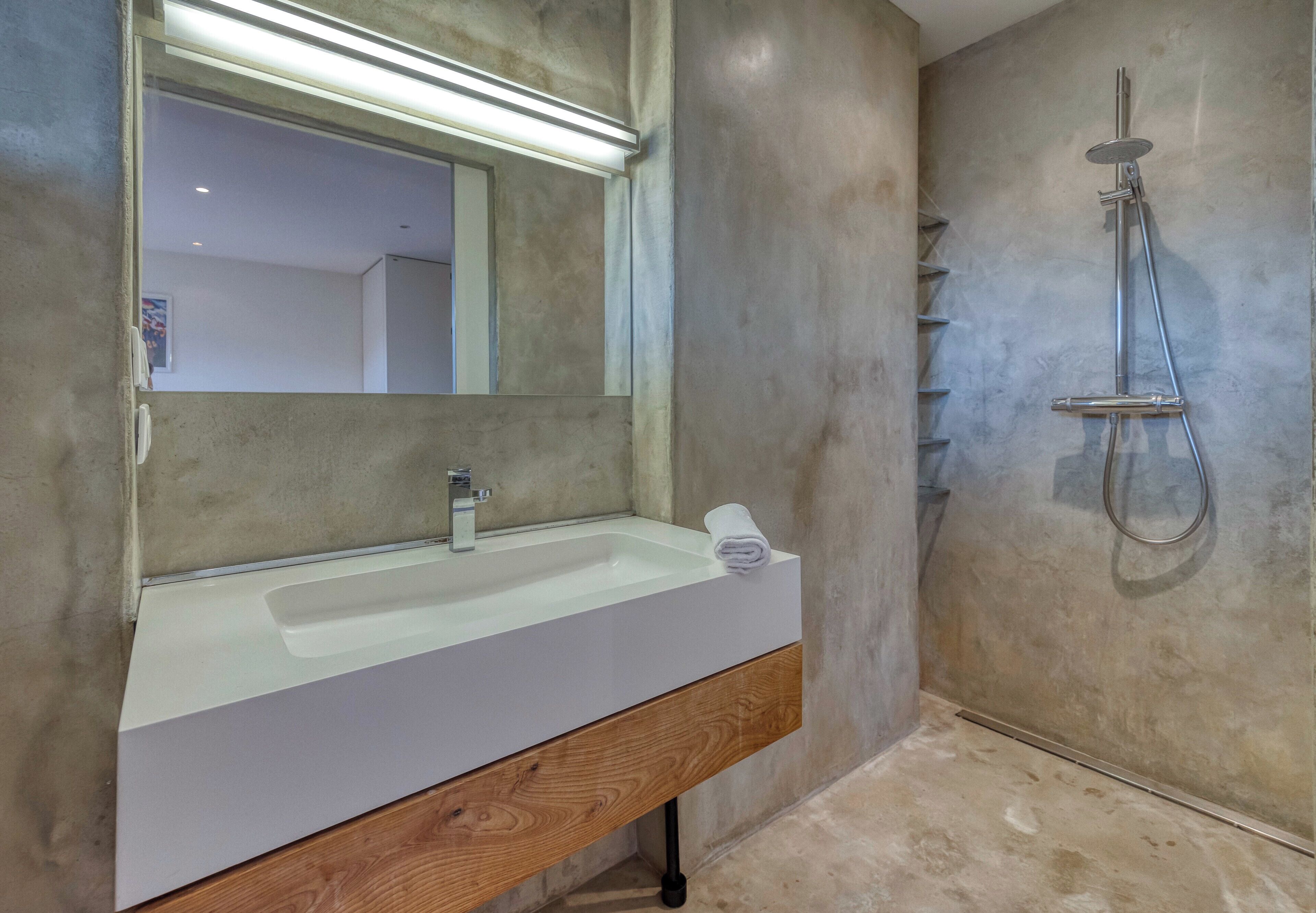 Douche, serviettes fournies
