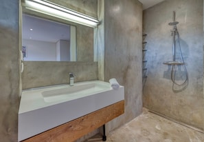 Shower, towels