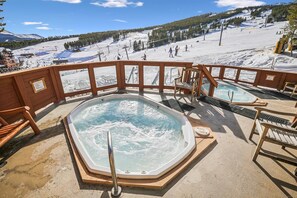 Outdoor spa tub - Ski Watch 329 :Onsite Hot Tubs - Peak 8 Breckenridge! (Breckenridge)