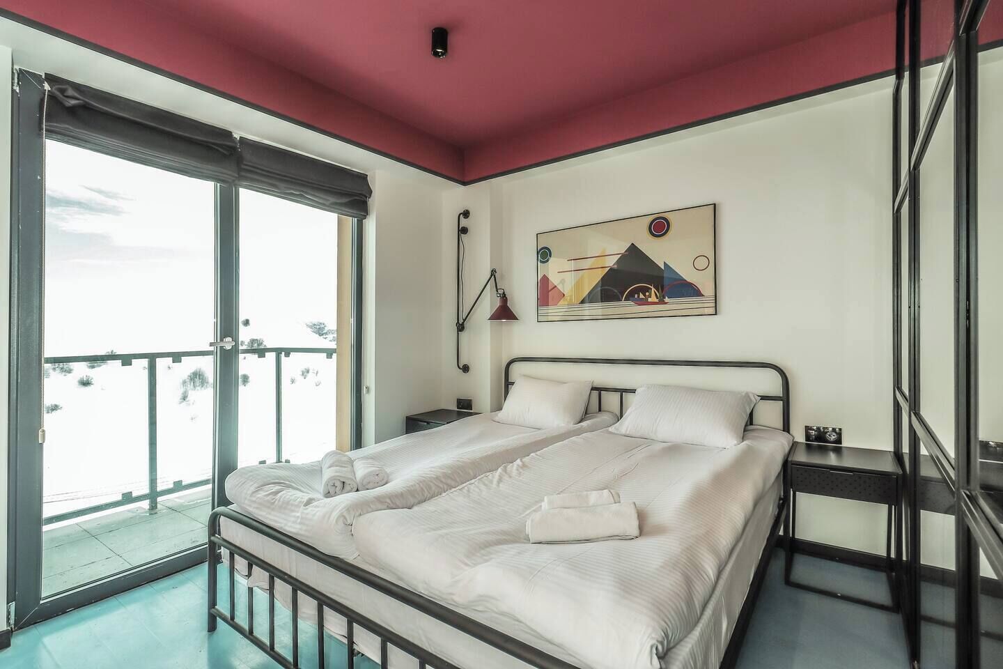 Design Apartment, Mountain View | 1 bedroom, iron/ironing board, free WiFi