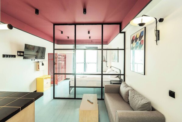 Appartement Design, vue montagne | Coin séjour | TV connectée de 120 cm avec chaînes numériques