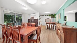 Dining - Skipping Stones Cottage (Bright)