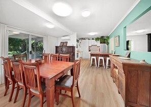 Dining - Skipping Stones Cottage (Bright)