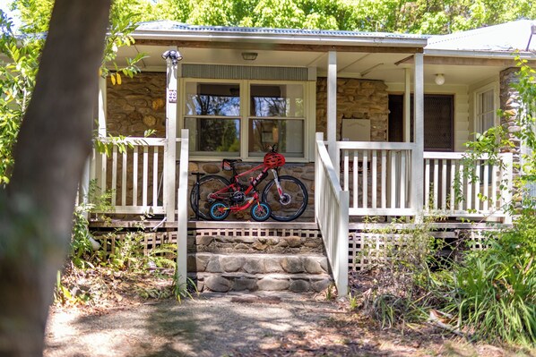Exterior detail - Skipping Stones Cottage (Bright)