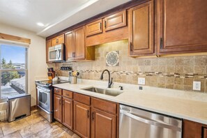 Condo, 2 Bedrooms | Private kitchen | Fridge, oven, coffee/tea maker, toaster